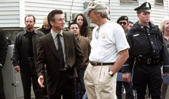 Clint Eastwood and Sean Penn on the set of the «Mystic River» thriller