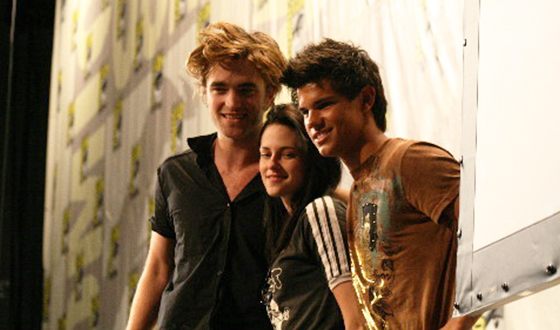  Robert Pattinson, Kristen Stewart, and Taylor Lautner