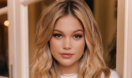 In the photo: Olivia Holt