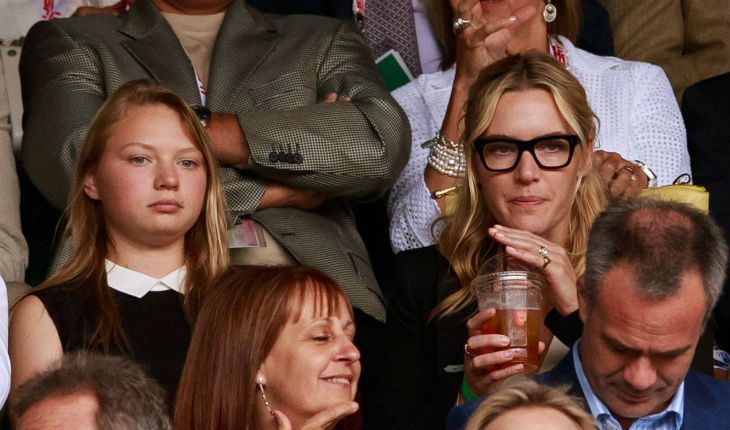 Teenager Mia with her mother Kate Winslet