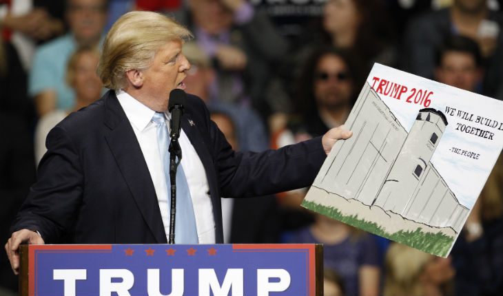 Donald Trump with the Mexico border wall project