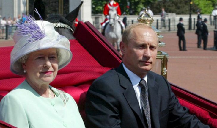 Elizabeth II and Vladimir Putin