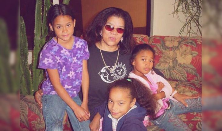 Kehlani with her aunt and sisters