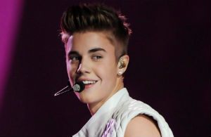 Shot down by Justin Bieber photographer sued the singer