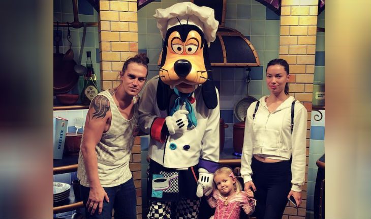 Jason Mewes with his family