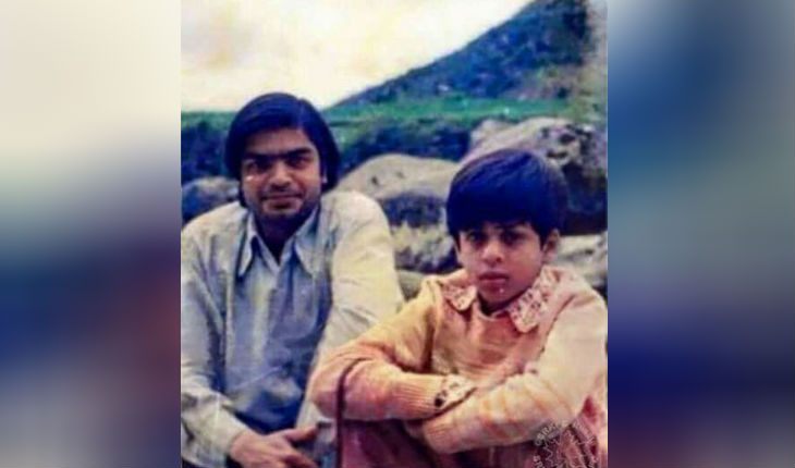 Young Shah Rukh with his father