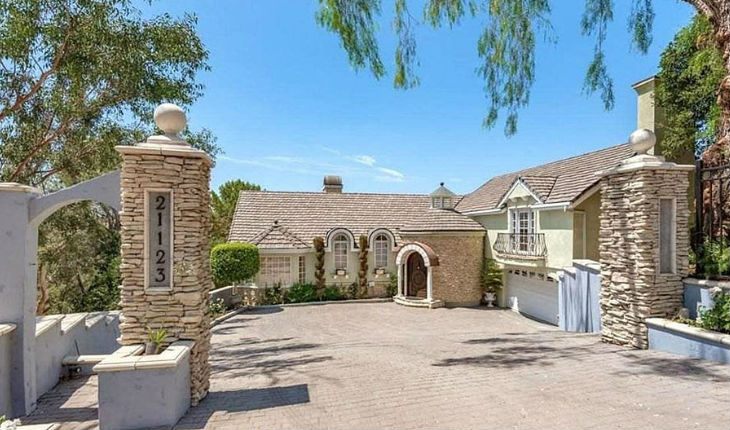 Ricky Whittle bought this house Ricky Whittle bought this house