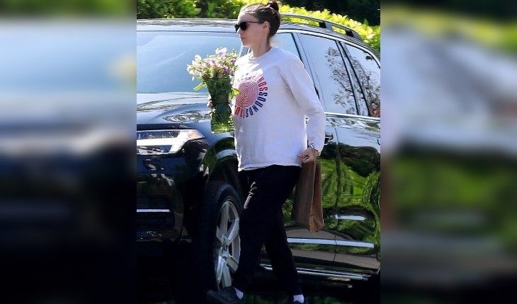 Rooney began to appear on the street in baggy clothes