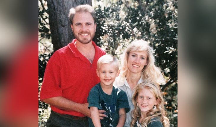 Austin Butler is his childhood (with parents and sister)