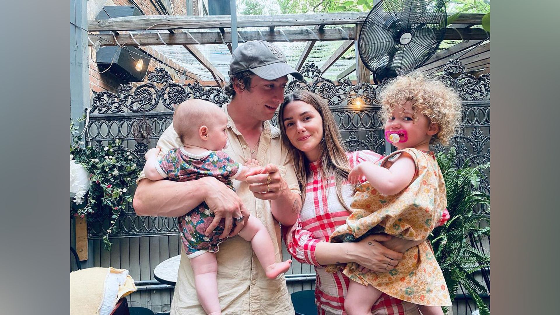 Jeremy Allen White with his wife and children