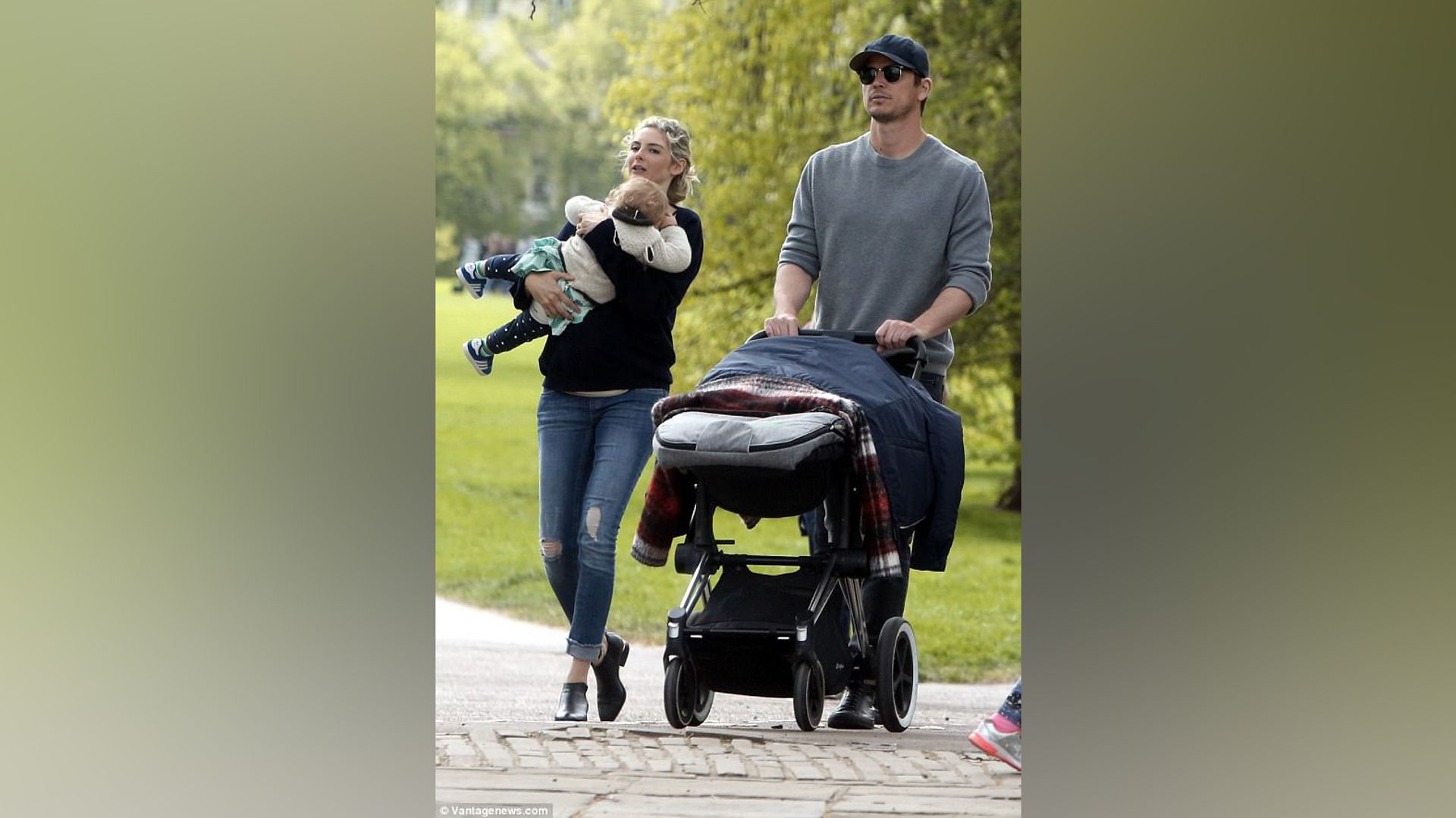 Josh Hartnett with his wife and children