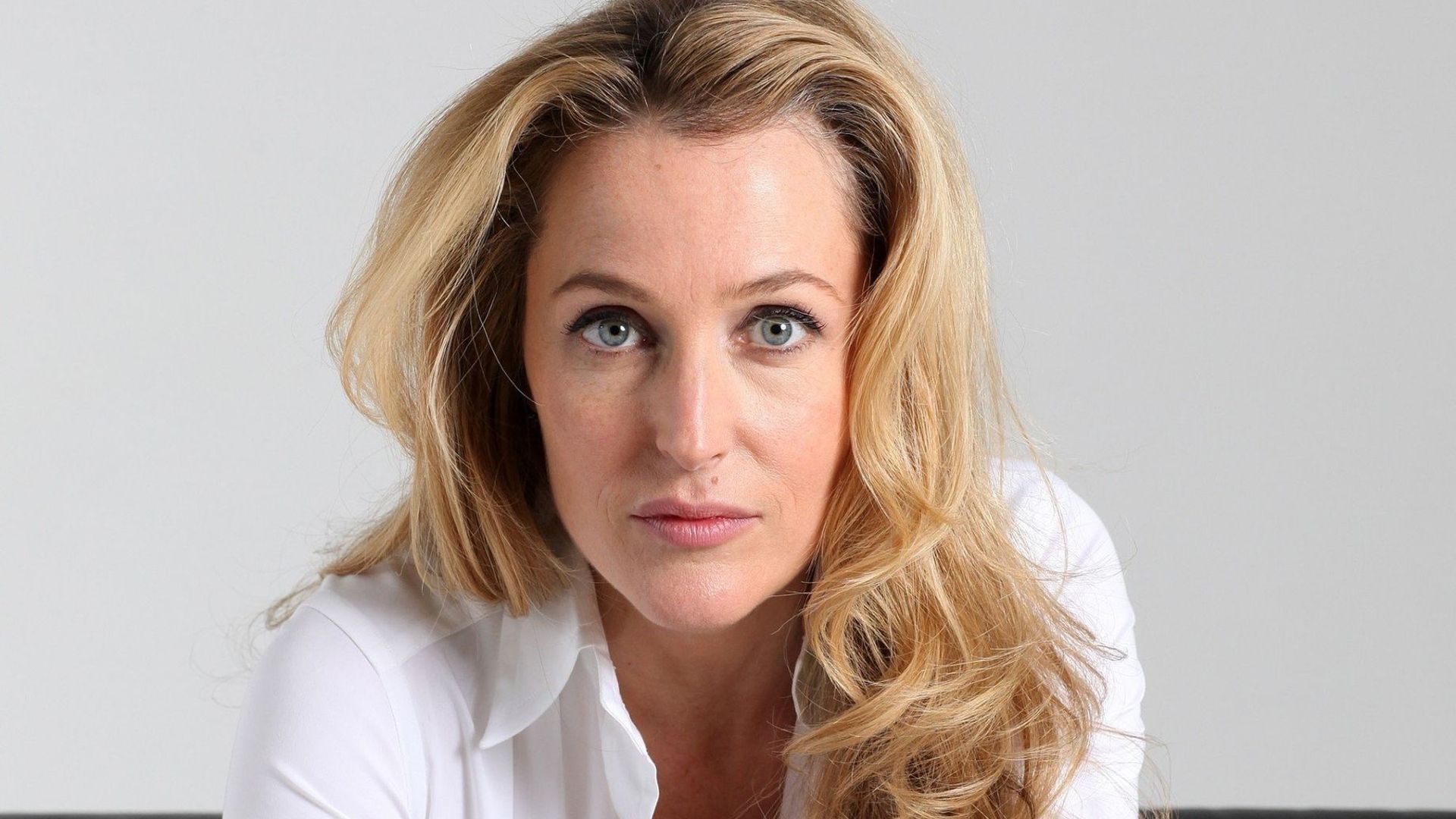 Gillian Anderson – Leo by horoscope