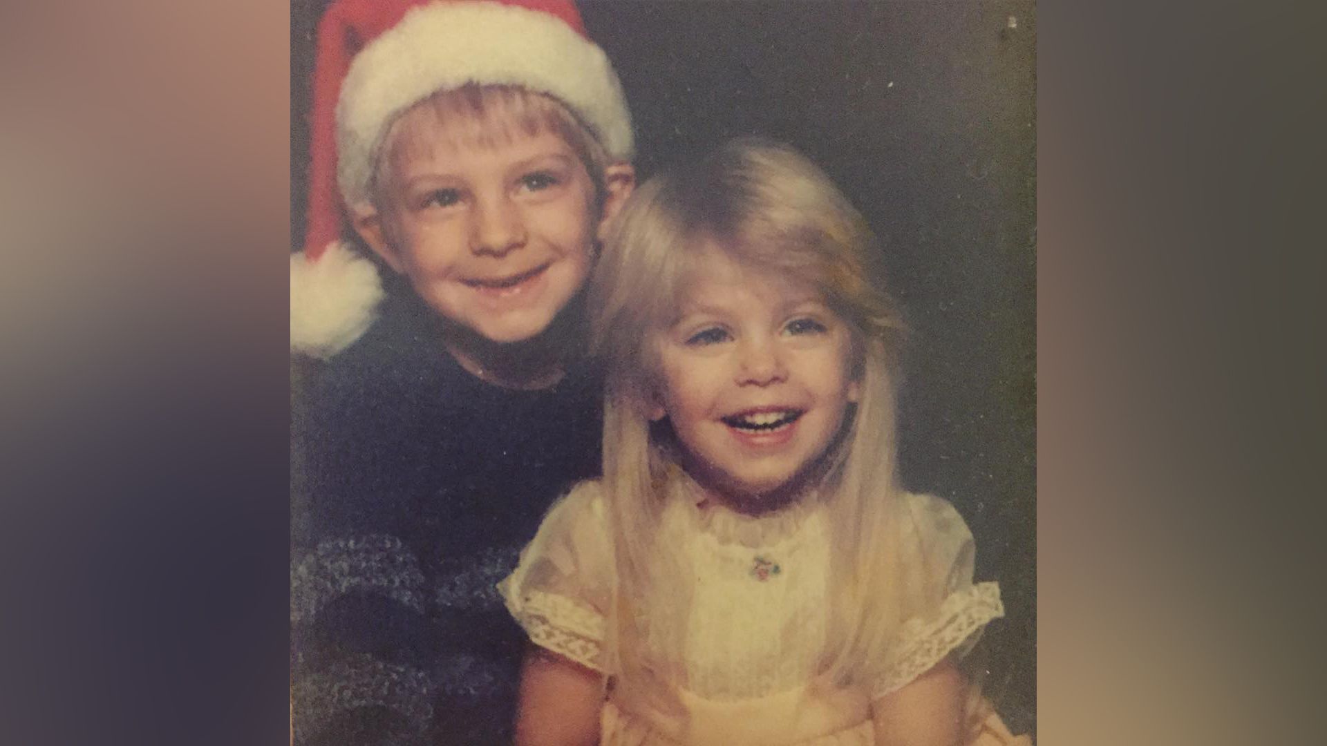 Jennifer Holland with brother as a kid