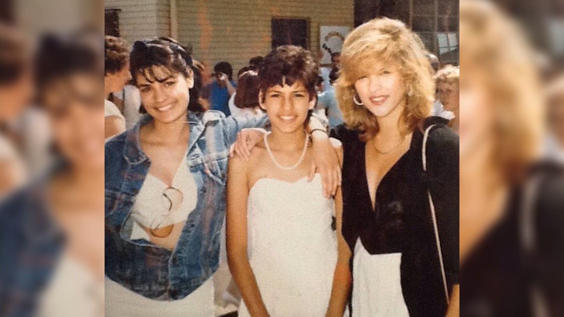 Young Eva Mendes with sisters