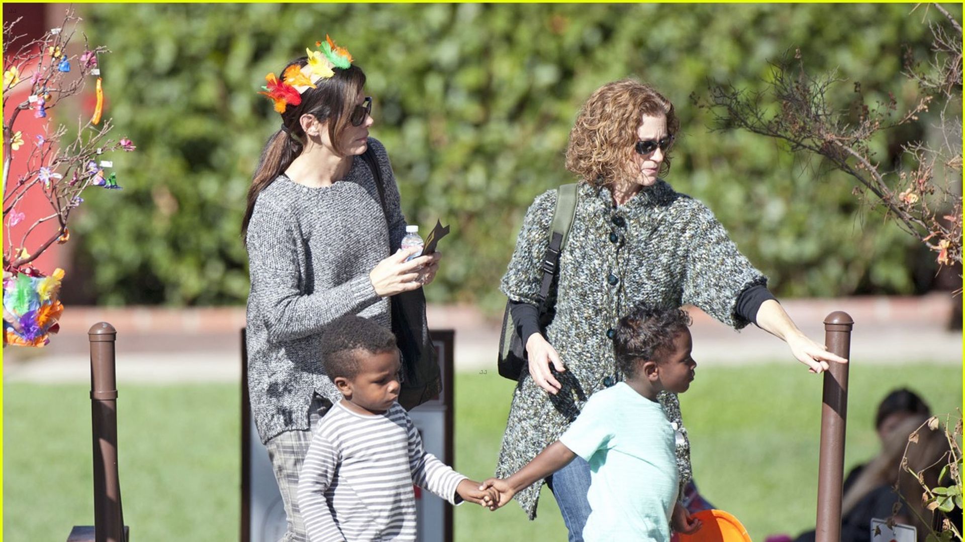 Sandra Bullock wth kids