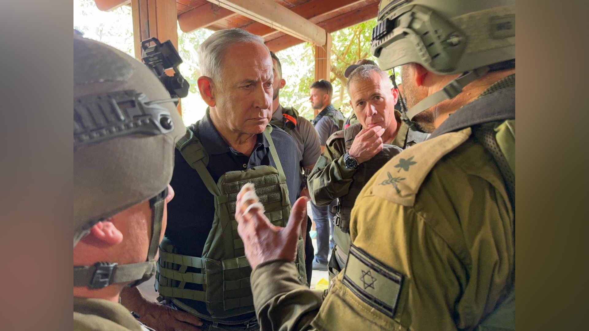 Benjamin Netanyahu and Israeli soldiers on the Gaza border