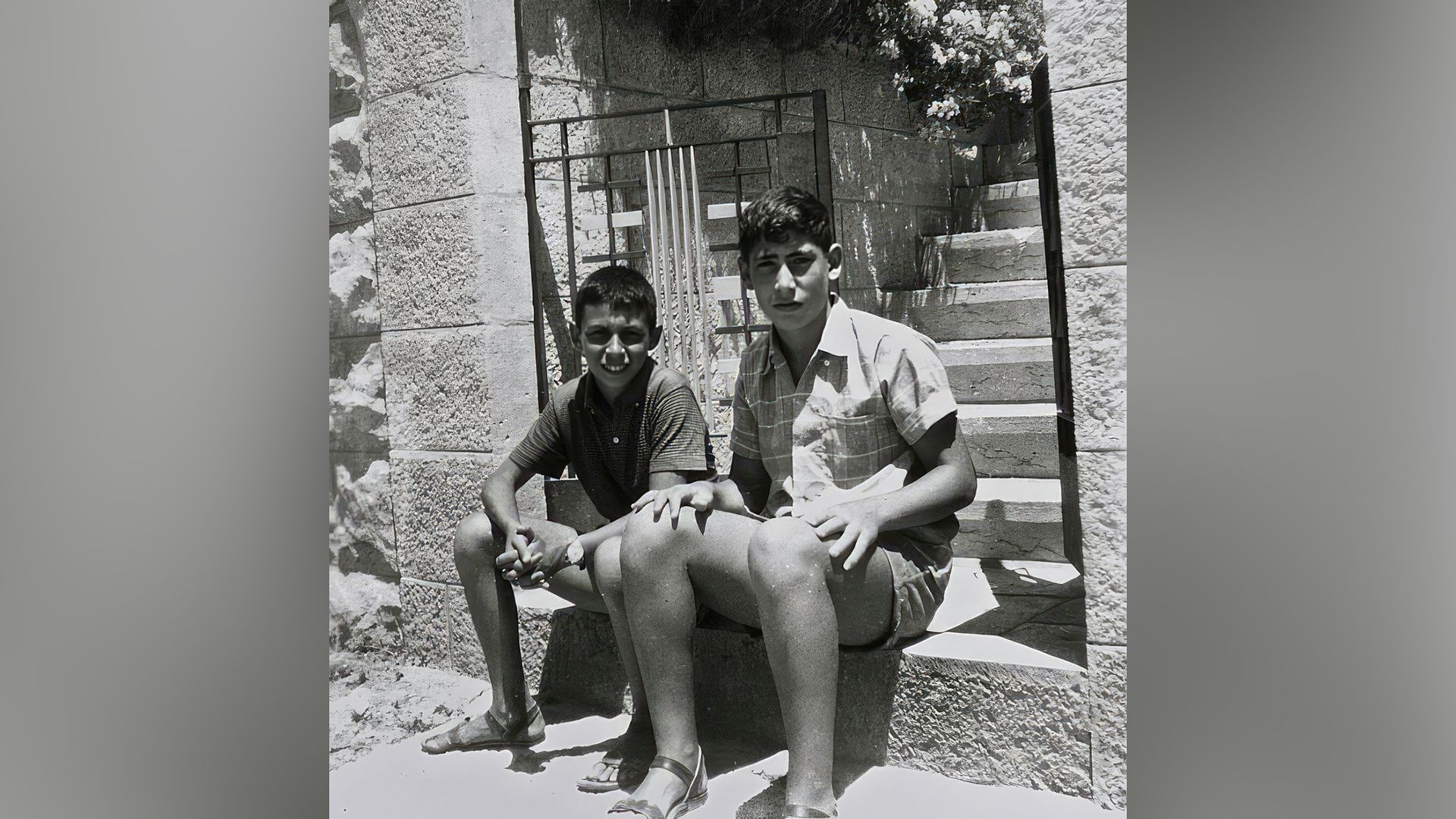 Benjamin Netanyahu during his school years (right)