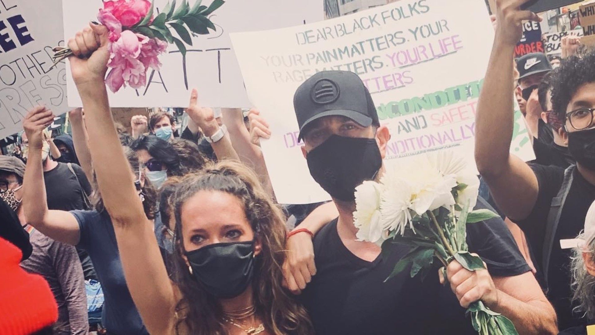 David Schwimmer with his ex-wife at the BLM march