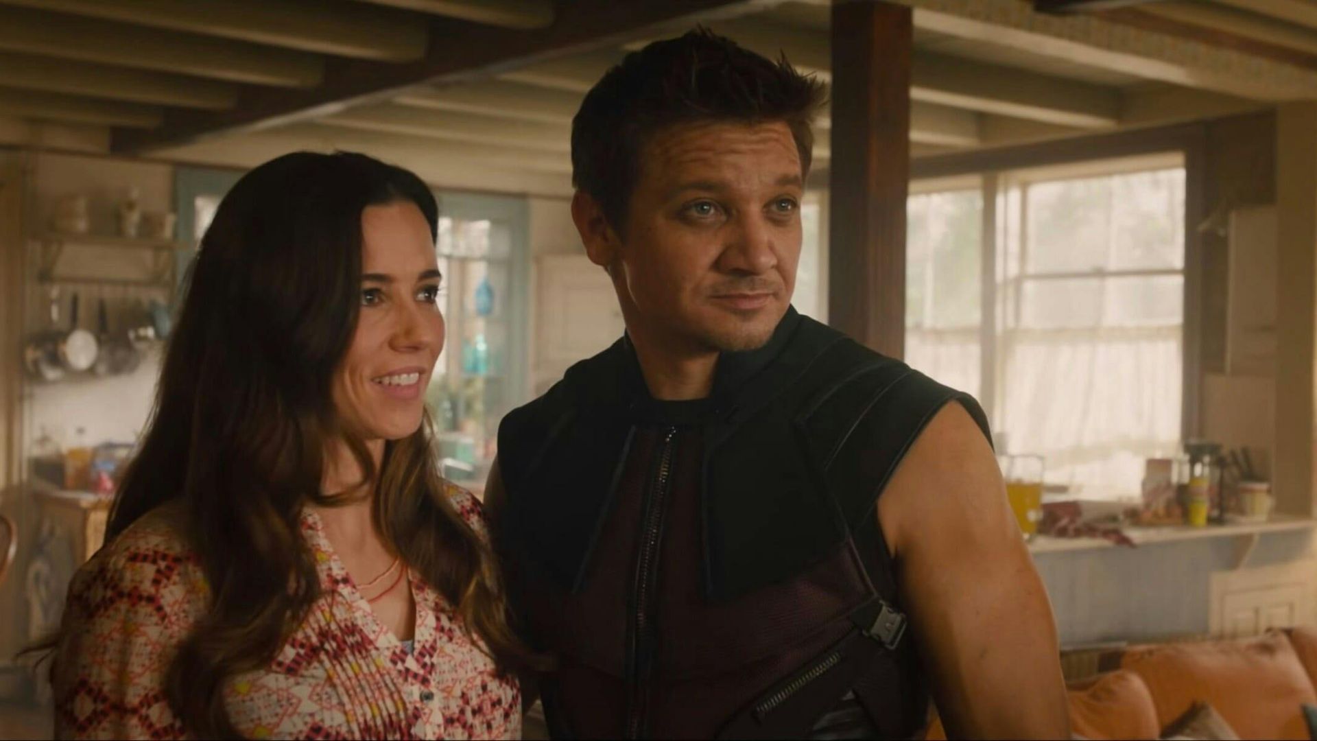 Hawkeye: Linda Cardellini and Jeremy Renner