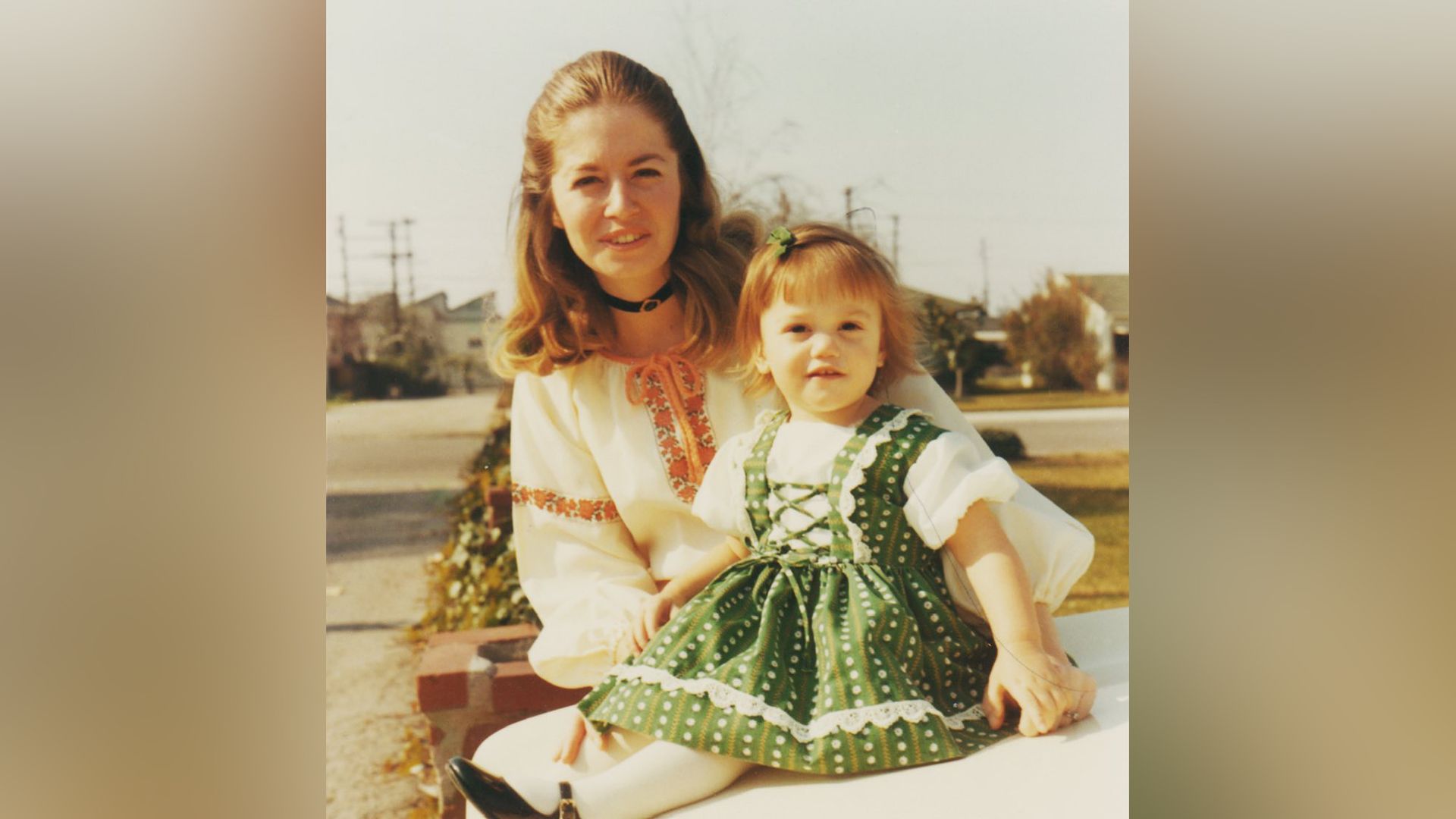 Gwen Stefani with her mother