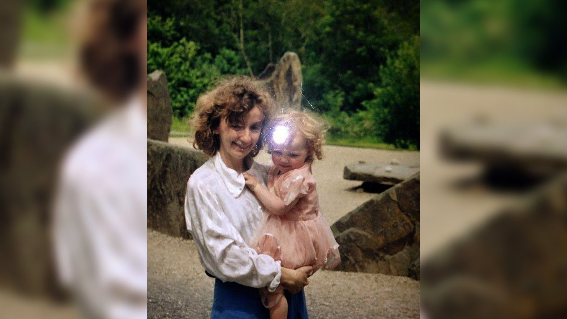  Little Evanna with her mother
