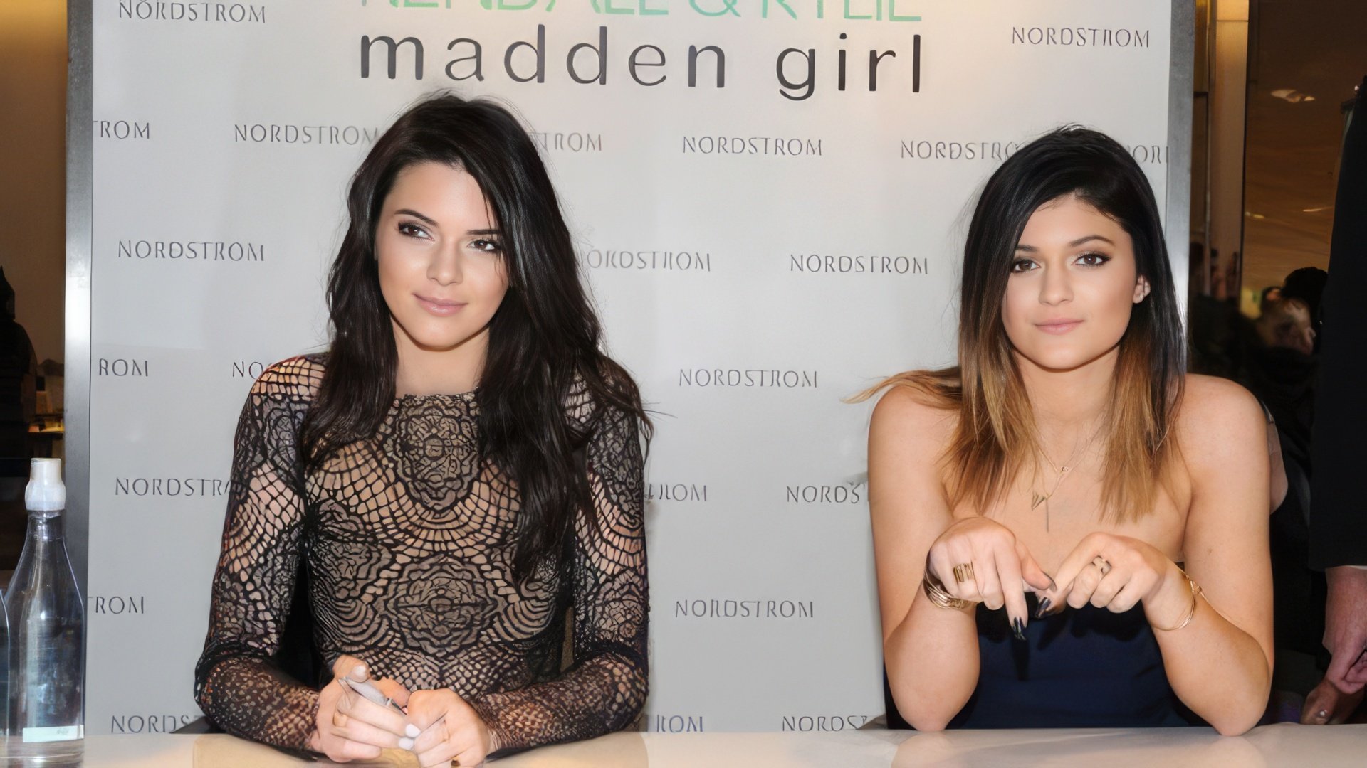 Sisters Kendall and Kylie Jenner