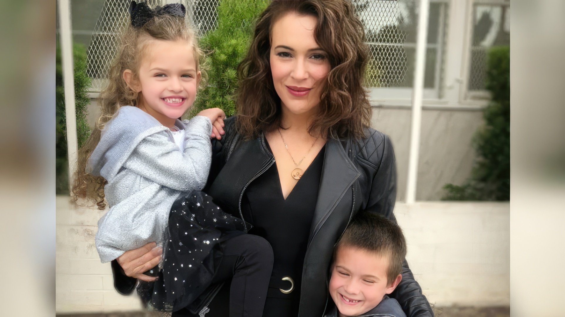 Alyssa Milano with children