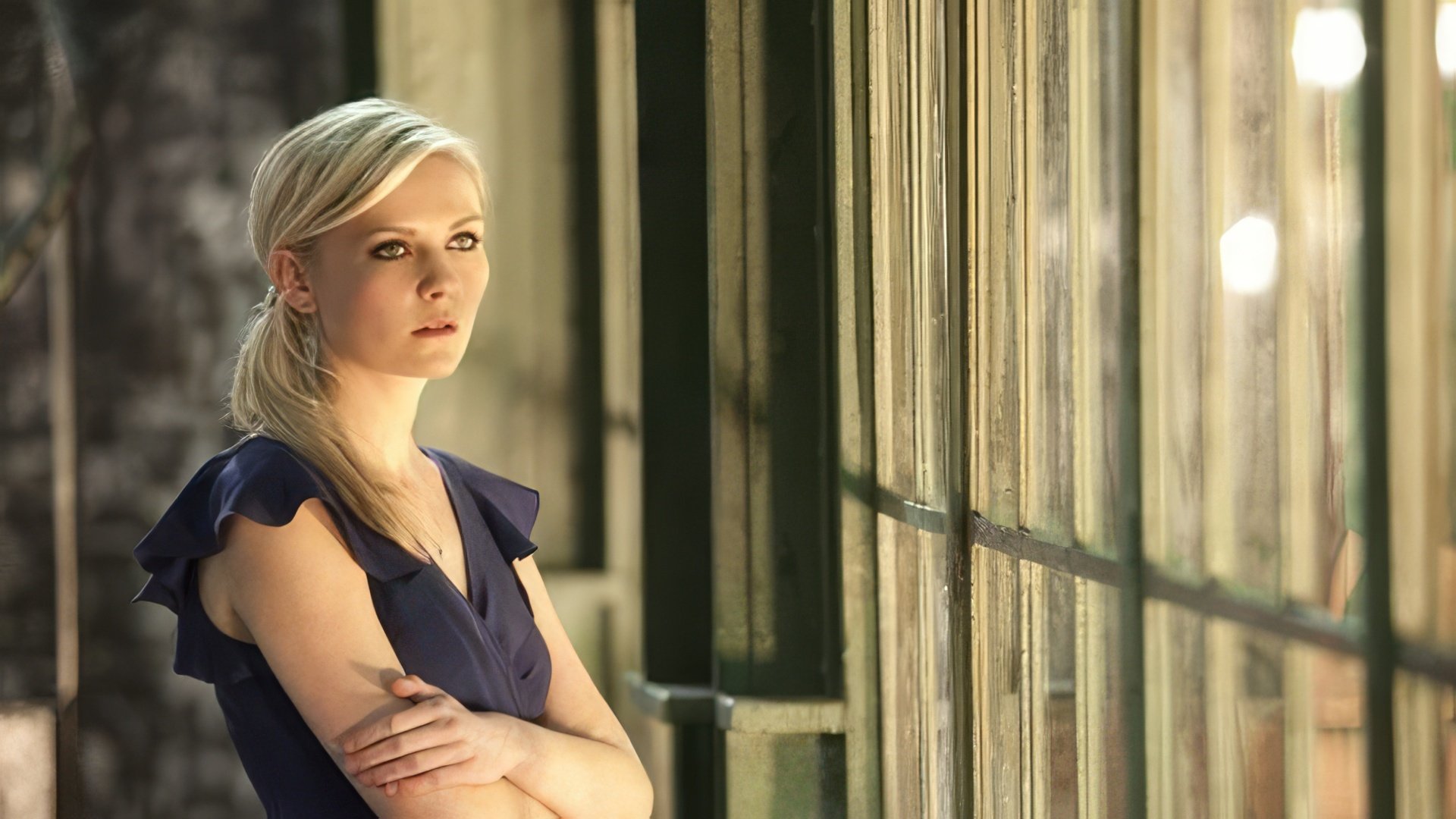 Kirsten Dunst in the film "Upside Down"