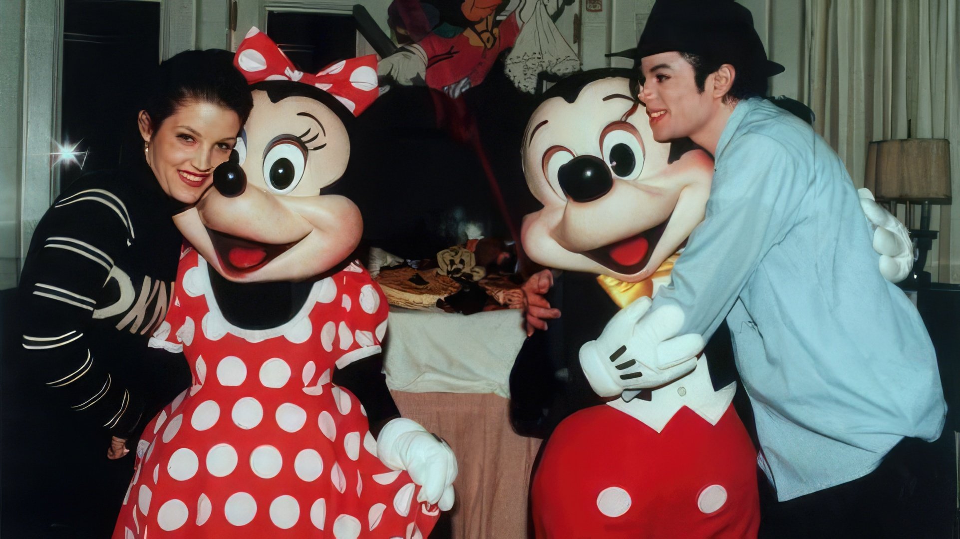 Michael Jackson with his first wife, daughter of Elvis Presley