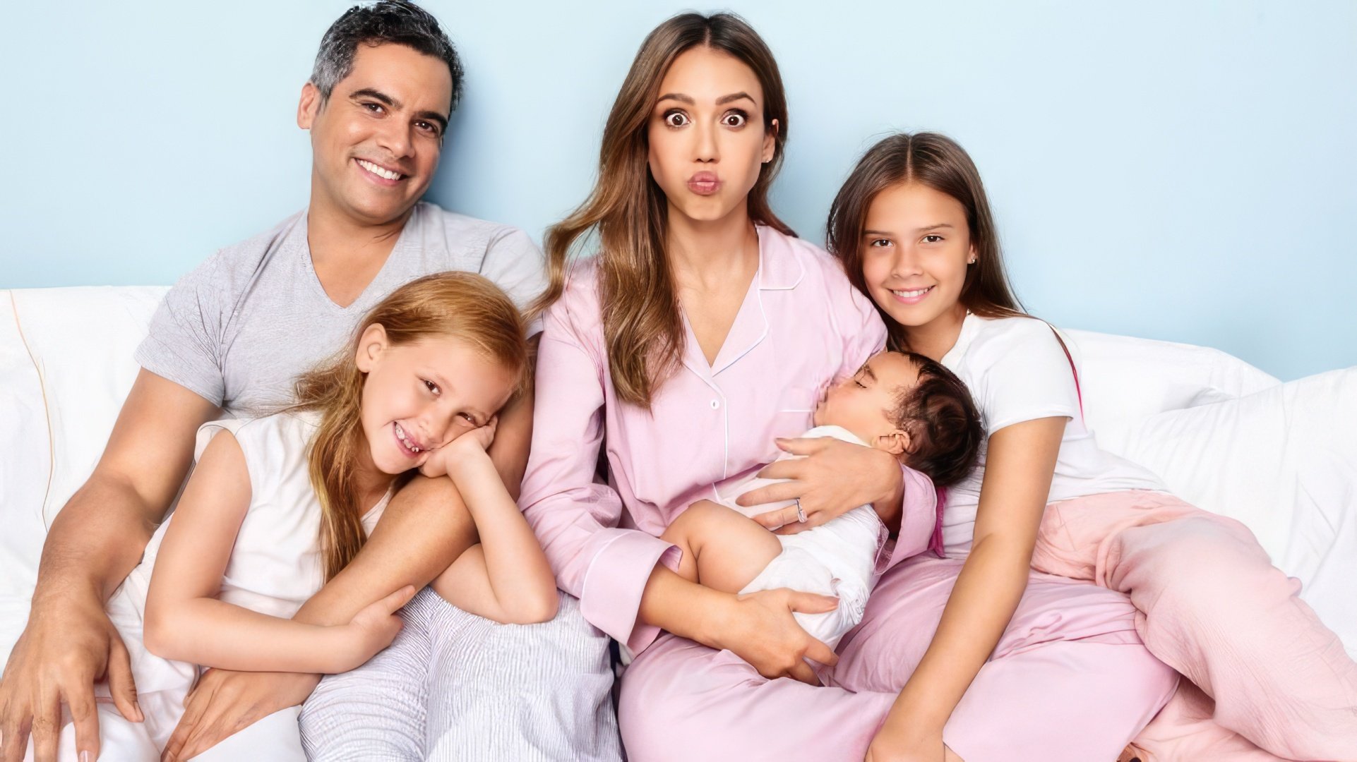 Jessica Alba with her ex-husband and children