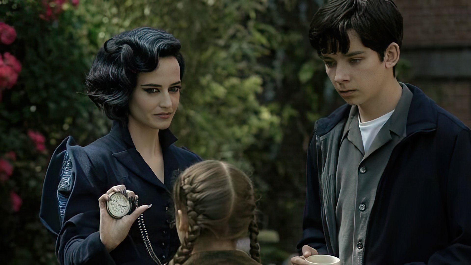 "Miss Peregrine's Home for Peculiar Children": Eva Green and Asa Butterfield