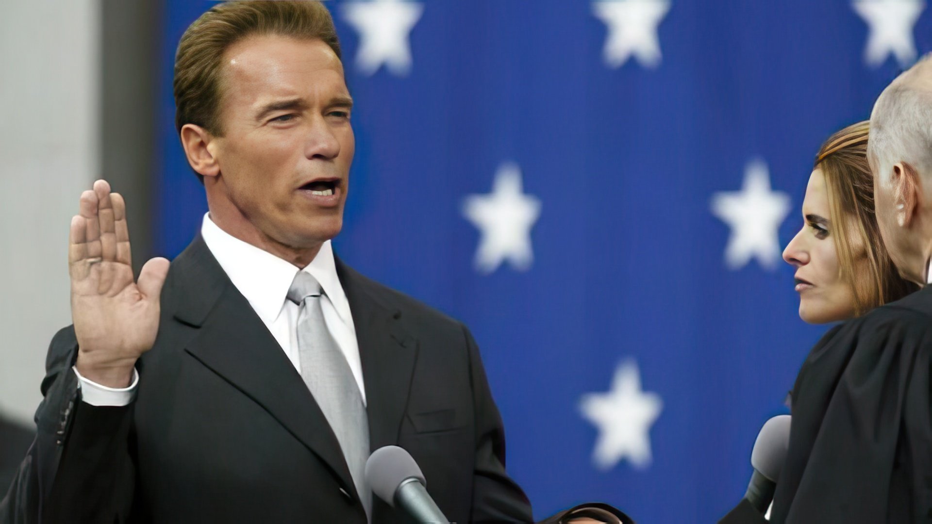 Schwarzenegger is sworn in as the new Governor of California