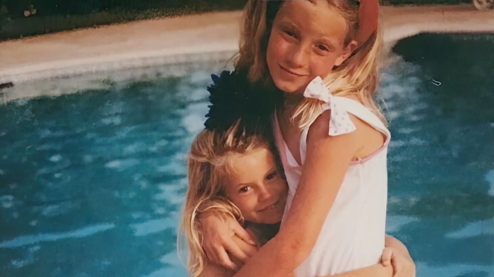 Sienna Miller and her elder sister Savannah