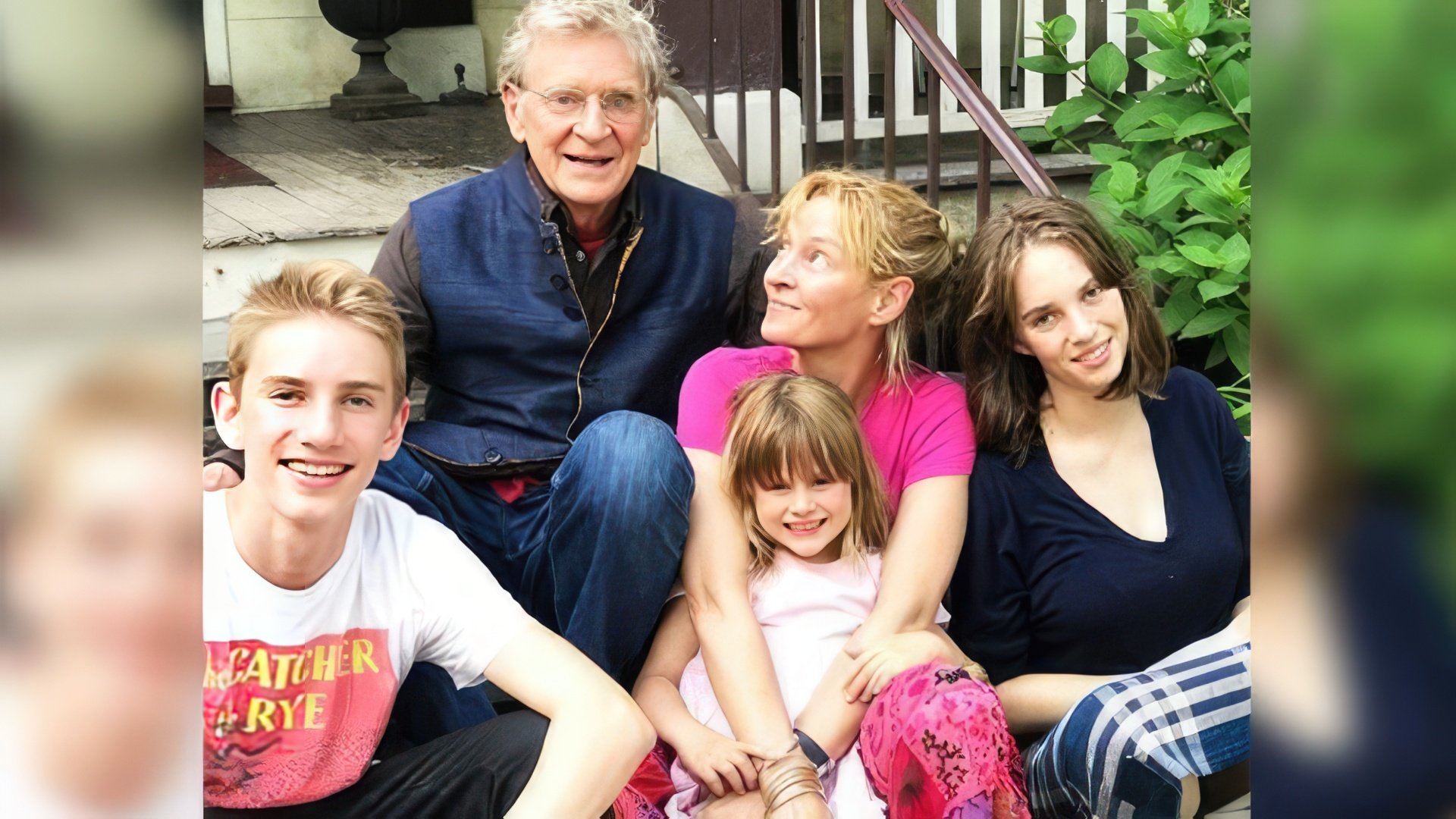 Uma Thurman with her father and children