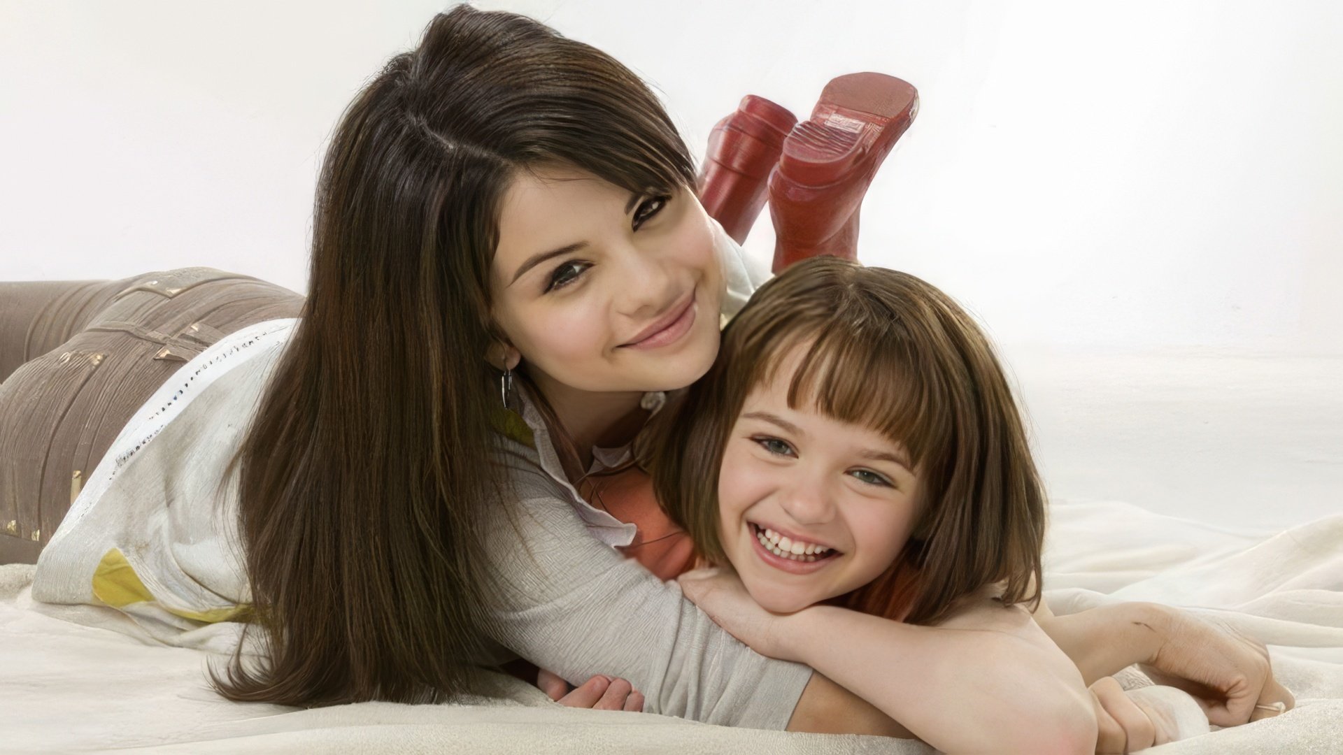 Joey King and Selena Gomez in 'Ramona and Beezus'