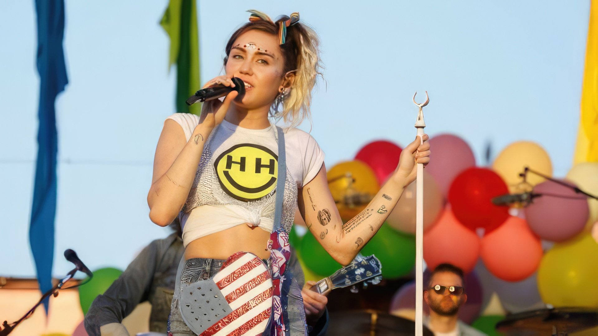 Miley Cyrus's Height is 164 cm