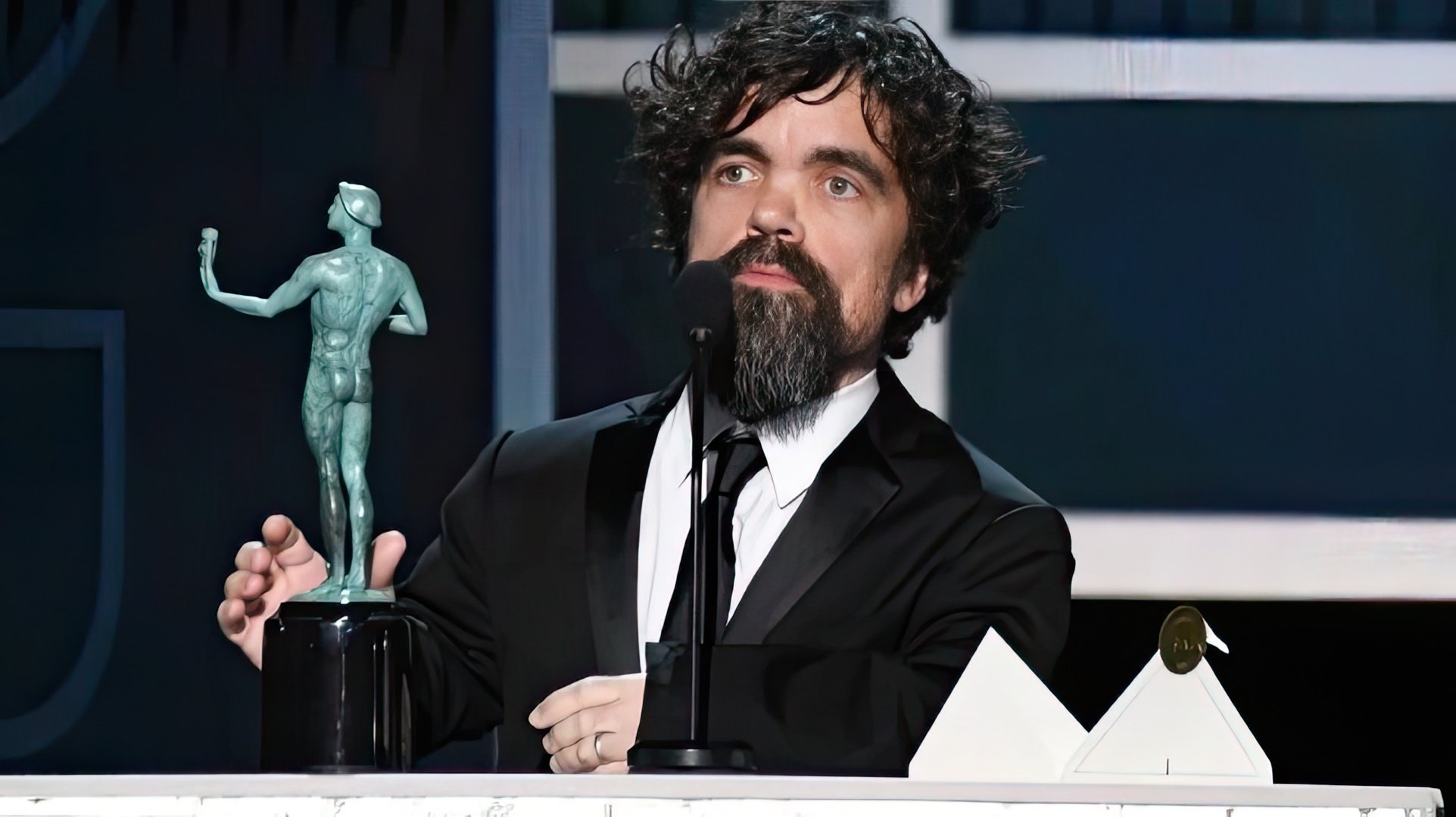 Peter Dinklage receives SAG Award