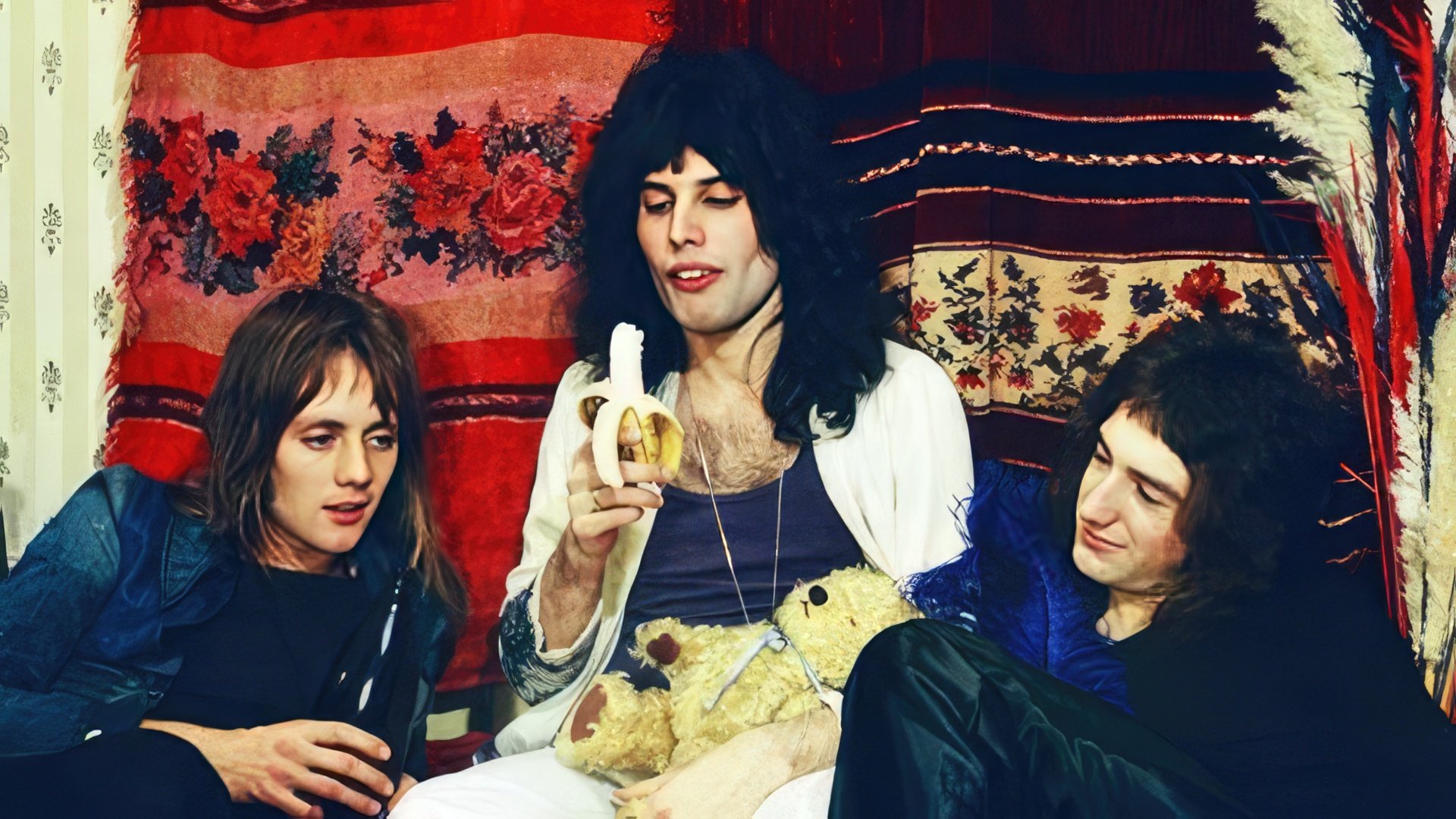 Queen photoshoot at Freddie Mercury's apartment, early 70s