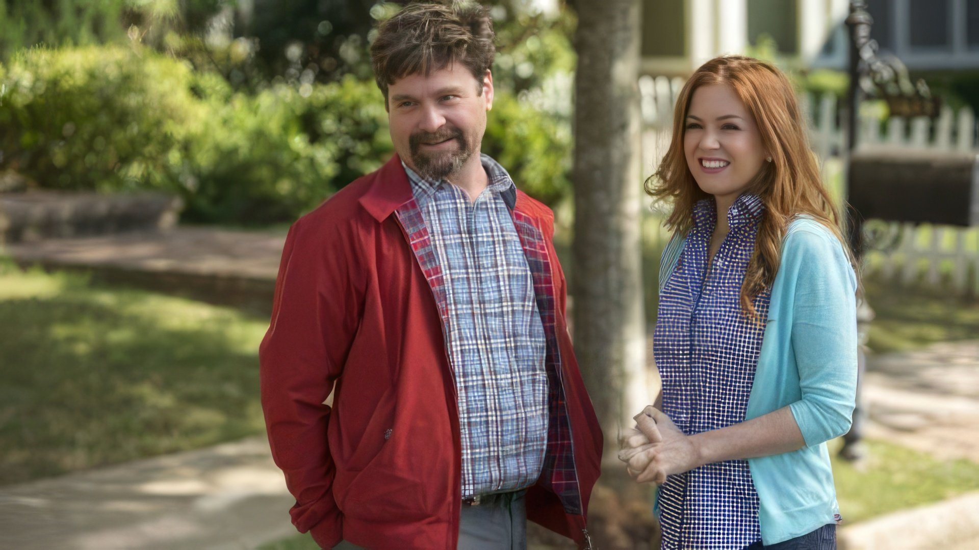 Zach Galifianakis and Isla Fisher in the movie Keeping Up with the Joneses