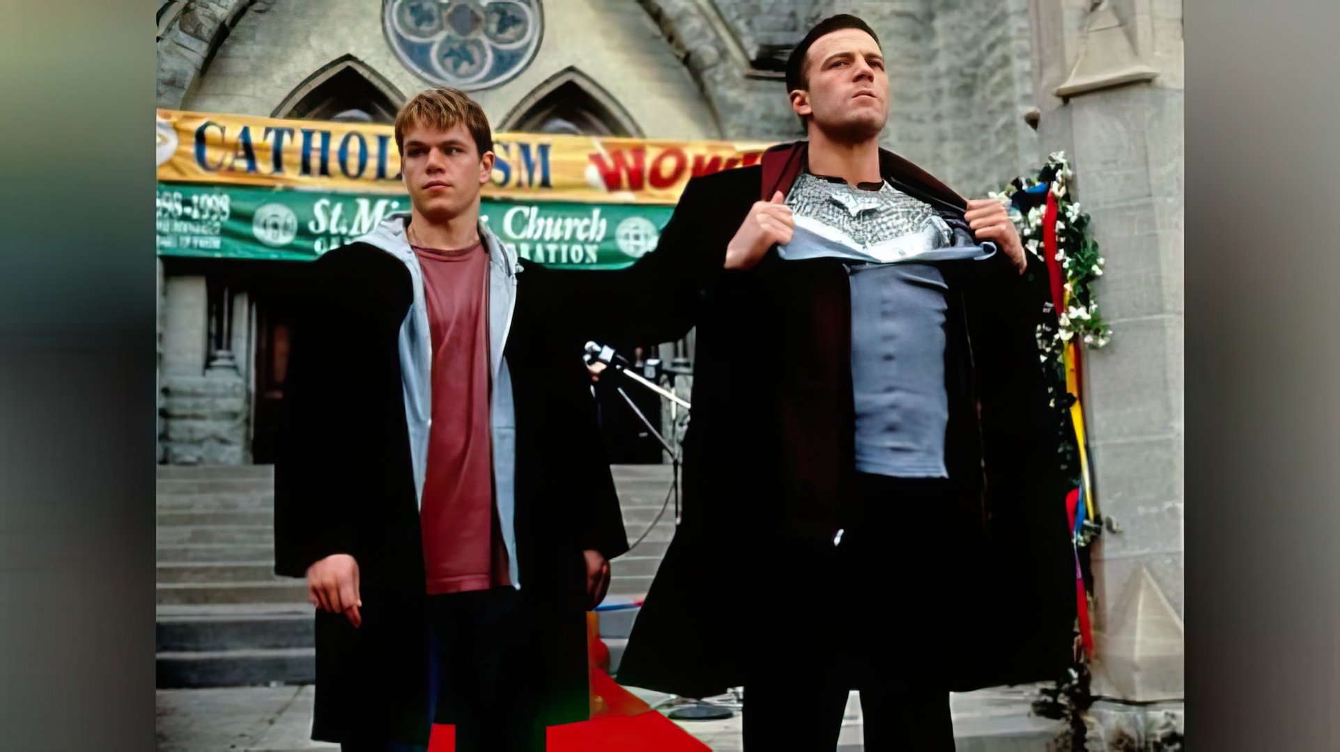 Affleck and Damon in "Dogma"