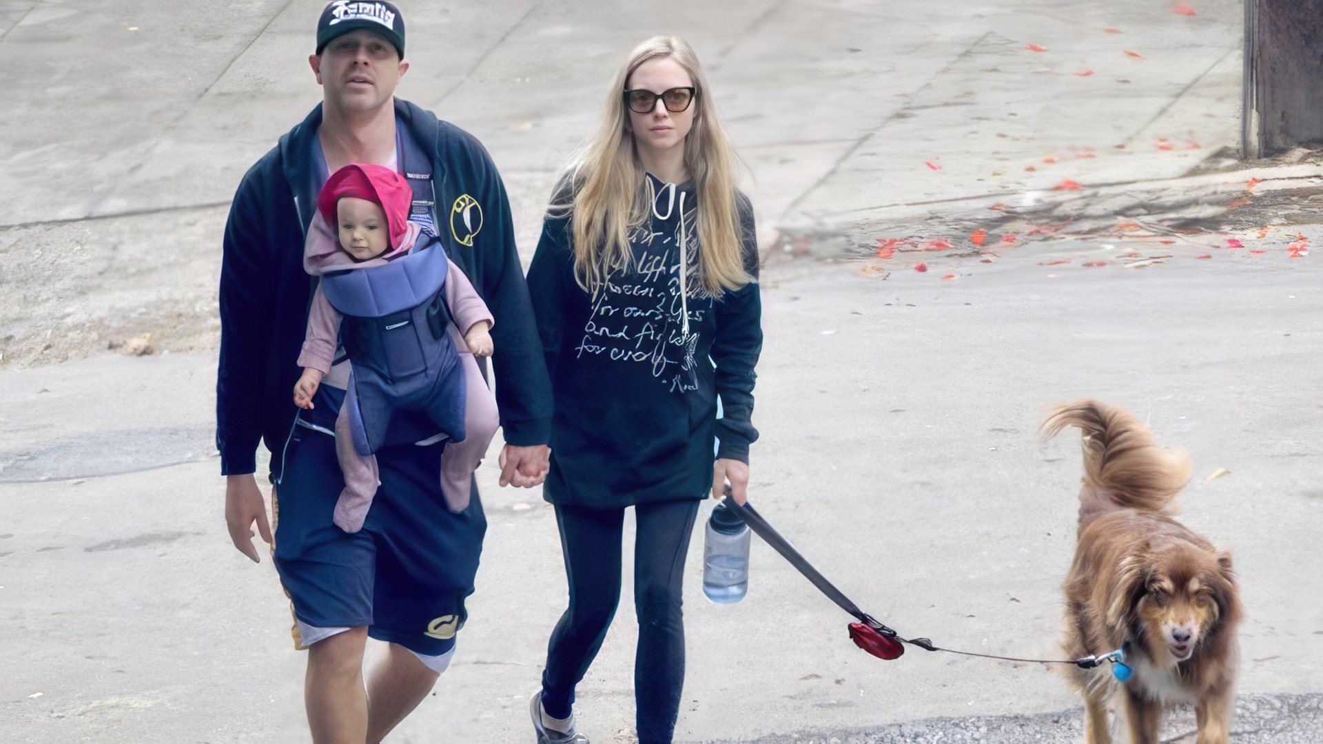  Amanda Seyfried with her husband and daughte