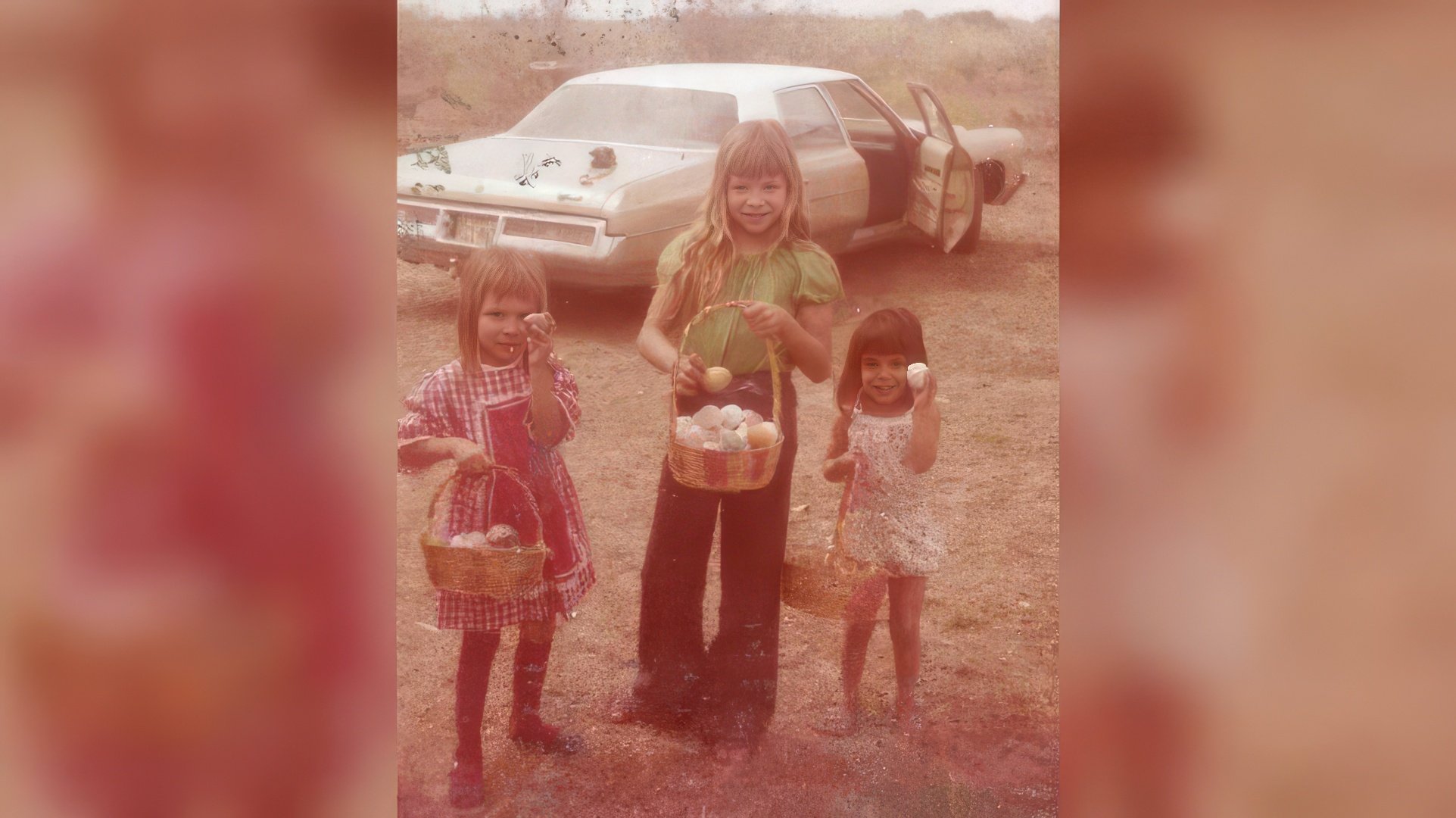 Eva Longoria (right) with her sisters