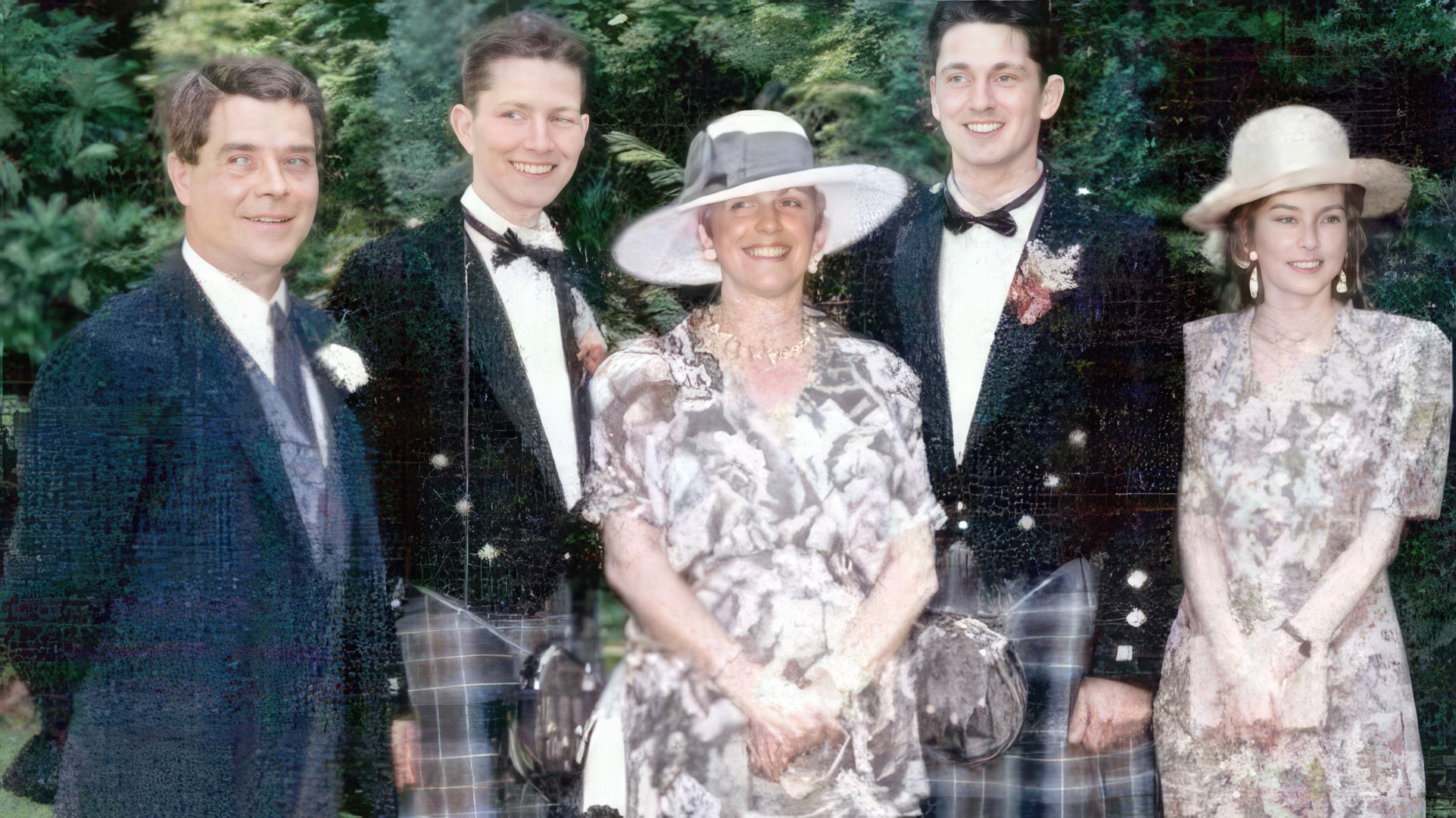 Gerard Butler's family: stepfather, brother, mother, Gerard himself, and his sister