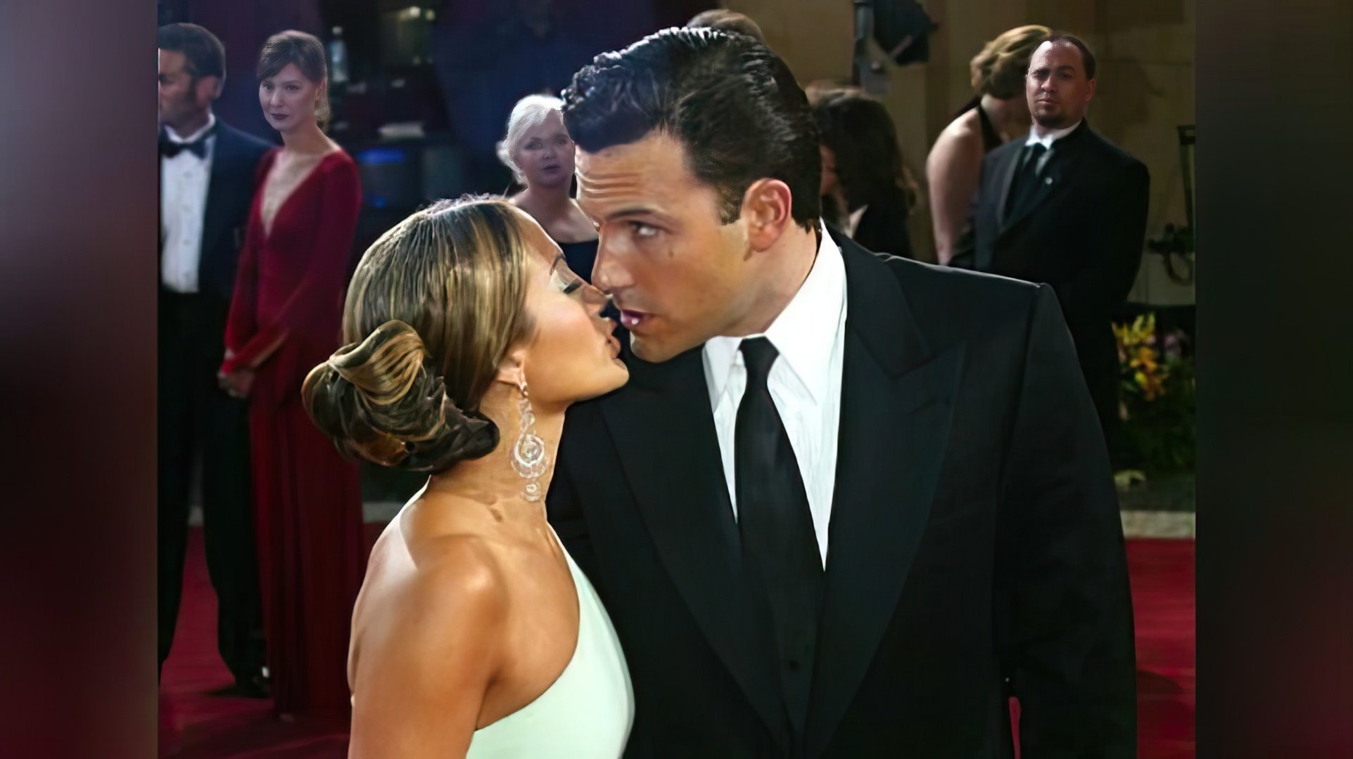 In public, J.Lo and Affleck always behaved with restraint
