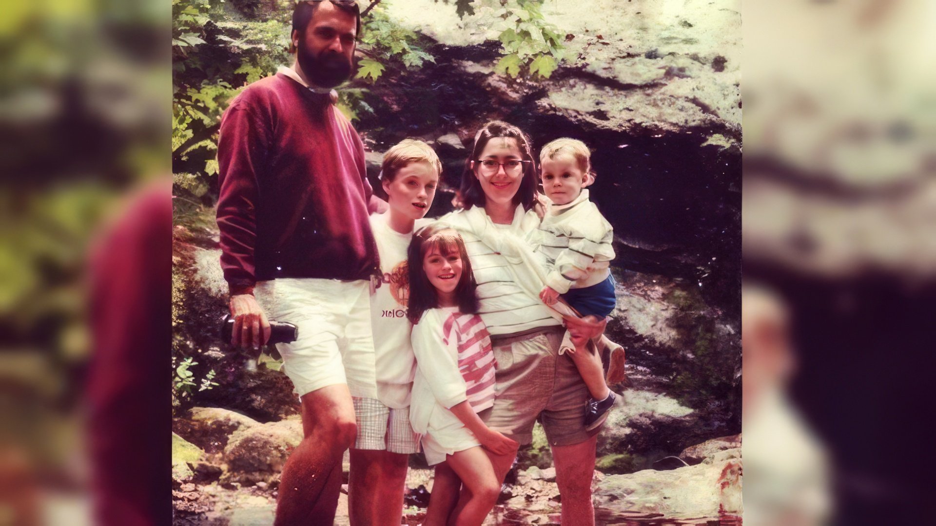 Young Anne Hathaway with her parents and brothers