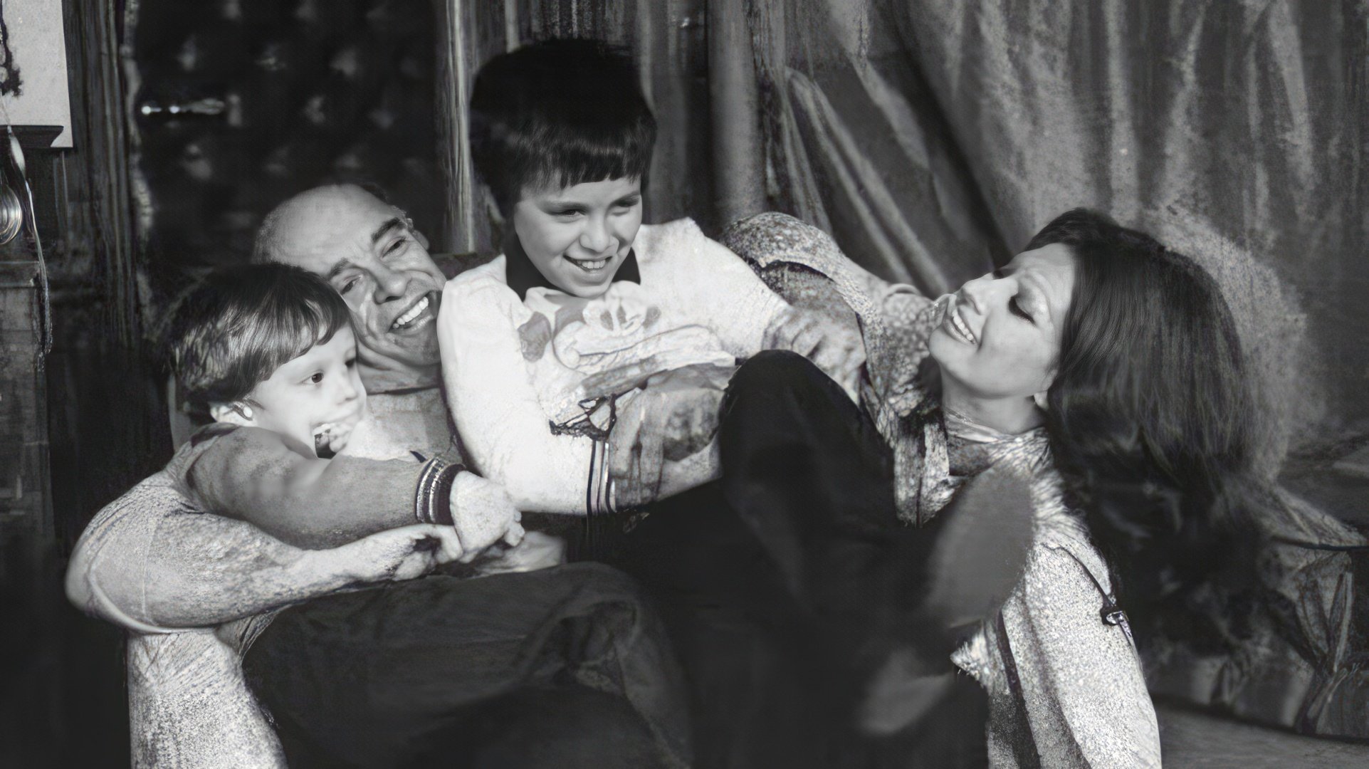 Sophia Loren with her husband and children