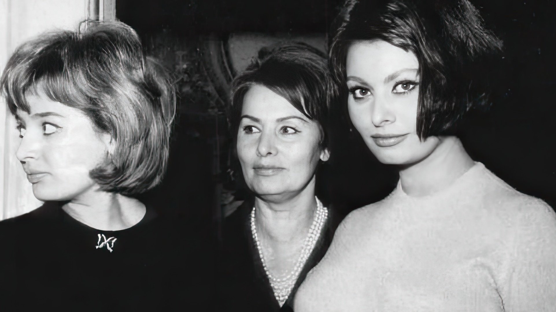 Sophia Loren with her mom and sister