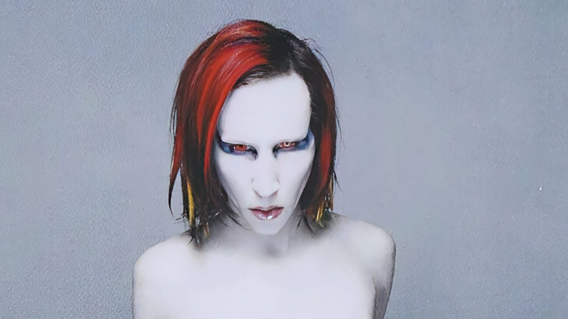 The era of Mechanical Animals: Manson uses the image of an androgyne