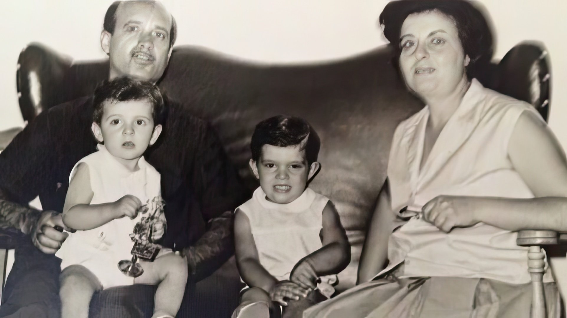 Antonio Banderas with his parents and brother
