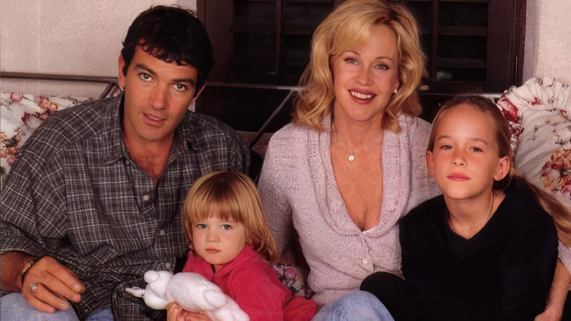 Antonio Banderas with his wife and children